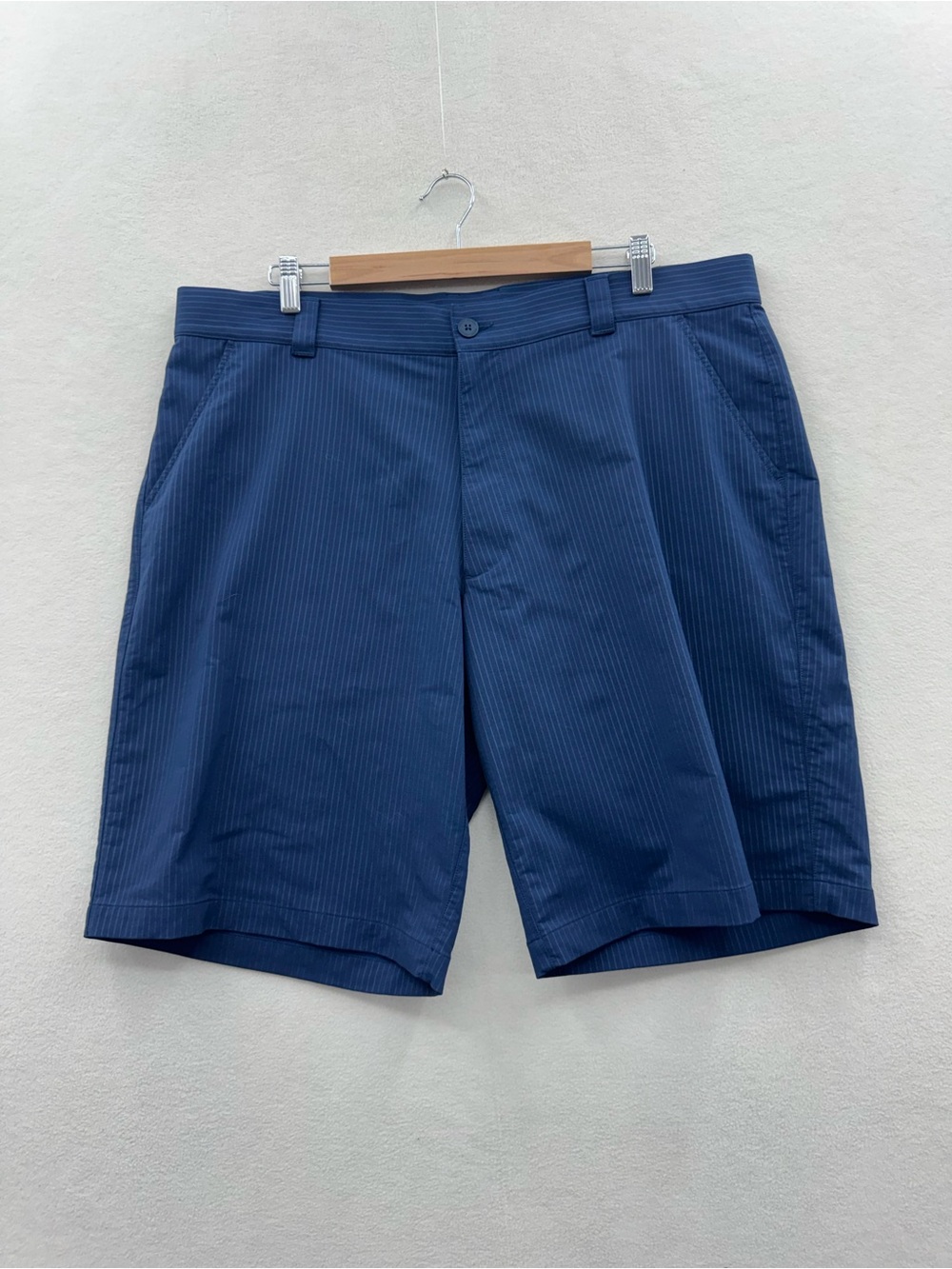 Under Armour Men’s 40 Golf Shorts Blue Striped Performance Flat Front Poly Blend